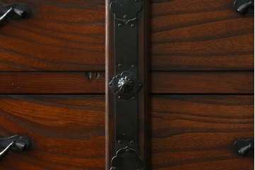 和製ヴィンテージ　美品　アンティーク調　和の風情をたっぷりと感じられる車箪笥　(R-082063)