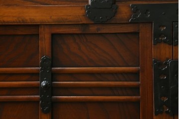 和製ヴィンテージ　美品　アンティーク調　和の風情をたっぷりと感じられる車箪笥　(R-082063)