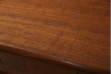 イギリスビンテージ　G-PLAN(ジープラン)　取っ手の形が個性的なチェスト(リビングボード、サイドボード、引き出し、ドロワー、サイドチェスト、北欧、英国、ヴィンテージ)(R-082065)