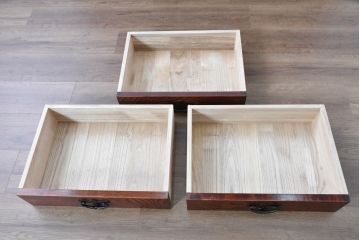 中古　美品　力強い杢目が目を引く岩谷堂箪笥サイドボード(収納棚、戸棚、引き出し、食器棚、カップボード、サイドキャビネット)(R-082066)