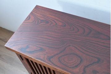 中古　美品　力強い杢目が目を引く岩谷堂箪笥サイドボード(収納棚、戸棚、引き出し、食器棚、カップボード、サイドキャビネット)(R-082066)