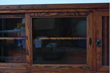 中古　美品　力強い杢目が目を引く岩谷堂箪笥サイドボード(収納棚、戸棚、引き出し、食器棚、カップボード、サイドキャビネット)(R-082066)