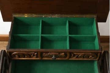 フランスビンテージ　珍品　希少　オーク材　サイドテーブルとしても使える彫刻入りソーイングボックス(針箱、裁縫箱、チェスト、小引き出し、ヴィンテージ)(R-082067)