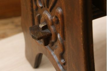 フランスビンテージ　珍品　希少　オーク材　サイドテーブルとしても使える彫刻入りソーイングボックス(針箱、裁縫箱、チェスト、小引き出し、ヴィンテージ)(R-082067)
