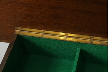 フランスヴィンテージ　珍品　希少　オーク材　サイドテーブルとしても使える彫刻入りソーイングボックス　(R-082067)