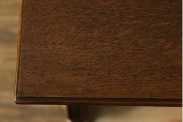 フランスヴィンテージ　珍品　希少　オーク材　サイドテーブルとしても使える彫刻入りソーイングボックス　(R-082067)