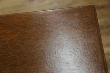 フランスヴィンテージ　珍品　希少　オーク材　サイドテーブルとしても使える彫刻入りソーイングボックス　(R-082067)