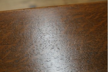 フランスヴィンテージ　珍品　希少　オーク材　サイドテーブルとしても使える彫刻入りソーイングボックス　(R-082067)