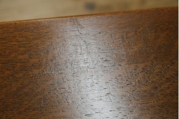 フランスヴィンテージ　珍品　希少　オーク材　サイドテーブルとしても使える彫刻入りソーイングボックス　(R-082067)