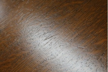 フランスヴィンテージ　珍品　希少　オーク材　サイドテーブルとしても使える彫刻入りソーイングボックス　(R-082067)