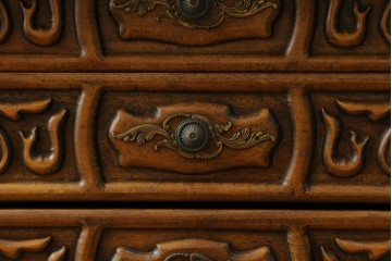 フランスヴィンテージ　珍品　希少　オーク材　サイドテーブルとしても使える彫刻入りソーイングボックス　(R-082067)