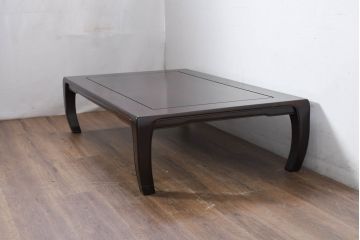 中古　超美品　国産　職人手作り　指物工芸家具　漆塗り　総紫檀(シタン)材　落ち着いた色味と丸みを帯びた脚が上品な座卓(ローテーブル、センターテーブル、リビングテーブル)(定価約70万円)(R-082075)