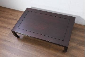 中古　超美品　国産　職人手作り　指物工芸家具　漆塗り　総紫檀(シタン)材　落ち着いた色味と丸みを帯びた脚が上品な座卓(ローテーブル、センターテーブル、リビングテーブル)(定価約70万円)(R-082075)