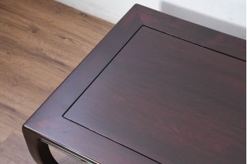 中古　超美品　国産　職人手作り　指物工芸家具　漆塗り　総紫檀(シタン)材　落ち着いた色味と丸みを帯びた脚が上品な座卓(ローテーブル、センターテーブル、リビングテーブル)(定価約70万円)(R-082075)