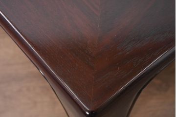 中古　超美品　国産　職人手作り　指物工芸家具　漆塗り　総紫檀(シタン)材　落ち着いた色味と丸みを帯びた脚が上品な座卓(ローテーブル、センターテーブル、リビングテーブル)(定価約70万円)(R-082075)