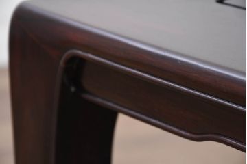 中古　超美品　国産　職人手作り　指物工芸家具　漆塗り　総紫檀(シタン)材　落ち着いた色味と丸みを帯びた脚が上品な座卓(ローテーブル、センターテーブル、リビングテーブル)(定価約70万円)(R-082075)