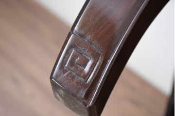 中古　超美品　国産　職人手作り　指物工芸家具　漆塗り　総紫檀(シタン)材　落ち着いた色味と丸みを帯びた脚が上品な座卓(ローテーブル、センターテーブル、リビングテーブル)(定価約70万円)(R-082075)