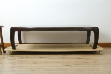 中古　超美品　国産　職人手作り　指物工芸家具　漆塗り　総紫檀(シタン)材　落ち着いた色味と丸みを帯びた脚が上品な座卓　定価約70万円　(R-082075)