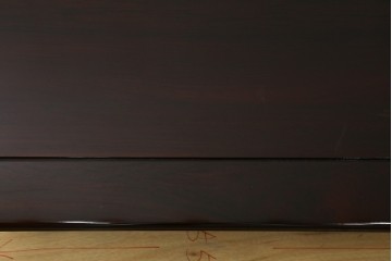 中古　超美品　国産　職人手作り　指物工芸家具　漆塗り　総紫檀(シタン)材　落ち着いた色味と丸みを帯びた脚が上品な座卓　定価約70万円　(R-082075)