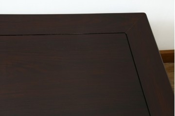 中古　超美品　国産　職人手作り　指物工芸家具　漆塗り　総紫檀(シタン)材　落ち着いた色味と丸みを帯びた脚が上品な座卓　定価約70万円　(R-082075)