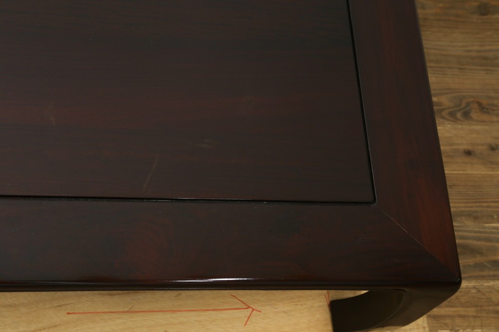 中古　超美品　国産　職人手作り　指物工芸家具　漆塗り　総紫檀(シタン)材　落ち着いた色味と丸みを帯びた脚が上品な座卓　定価約70万円　(R-082075)