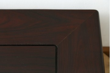中古　超美品　国産　職人手作り　指物工芸家具　漆塗り　総紫檀(シタン)材　落ち着いた色味と丸みを帯びた脚が上品な座卓　定価約70万円　(R-082075)
