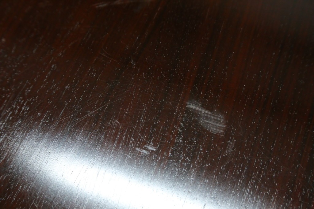 中古　超美品　国産　職人手作り　指物工芸家具　漆塗り　総紫檀(シタン)材　落ち着いた色味と丸みを帯びた脚が上品な座卓　定価約70万円　(R-082075)