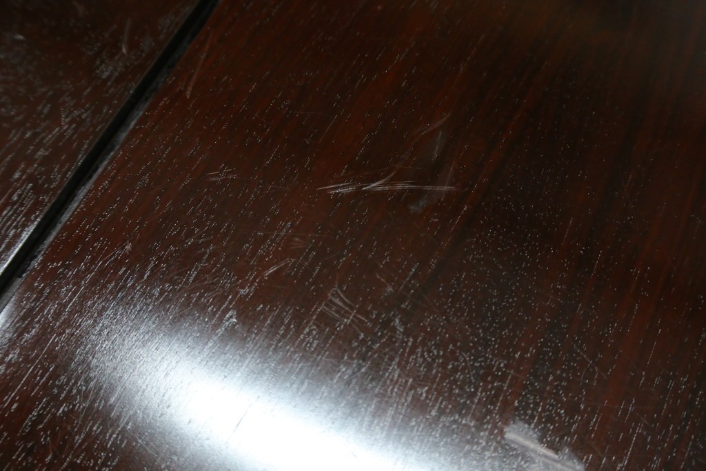 中古　超美品　国産　職人手作り　指物工芸家具　漆塗り　総紫檀(シタン)材　落ち着いた色味と丸みを帯びた脚が上品な座卓　定価約70万円　(R-082075)