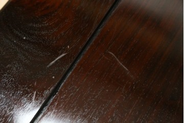 中古　超美品　国産　職人手作り　指物工芸家具　漆塗り　総紫檀(シタン)材　落ち着いた色味と丸みを帯びた脚が上品な座卓　定価約70万円　(R-082075)