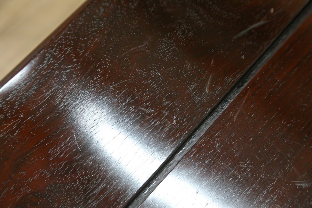 中古　超美品　国産　職人手作り　指物工芸家具　漆塗り　総紫檀(シタン)材　落ち着いた色味と丸みを帯びた脚が上品な座卓　定価約70万円　(R-082075)