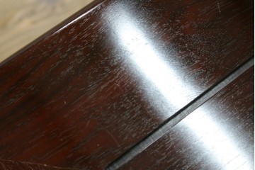 中古　超美品　国産　職人手作り　指物工芸家具　漆塗り　総紫檀(シタン)材　落ち着いた色味と丸みを帯びた脚が上品な座卓　定価約70万円　(R-082075)