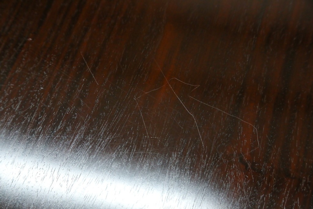 中古　超美品　国産　職人手作り　指物工芸家具　漆塗り　総紫檀(シタン)材　落ち着いた色味と丸みを帯びた脚が上品な座卓　定価約70万円　(R-082075)