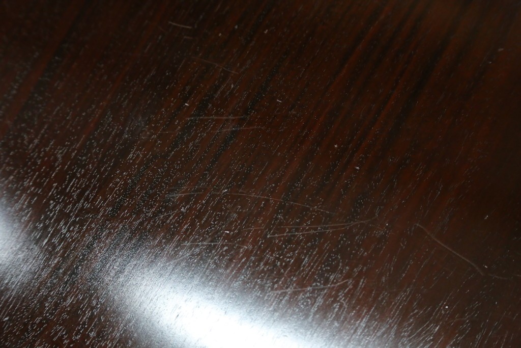 中古　超美品　国産　職人手作り　指物工芸家具　漆塗り　総紫檀(シタン)材　落ち着いた色味と丸みを帯びた脚が上品な座卓　定価約70万円　(R-082075)