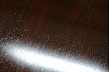 中古　超美品　国産　職人手作り　指物工芸家具　漆塗り　総紫檀(シタン)材　落ち着いた色味と丸みを帯びた脚が上品な座卓　定価約70万円　(R-082075)