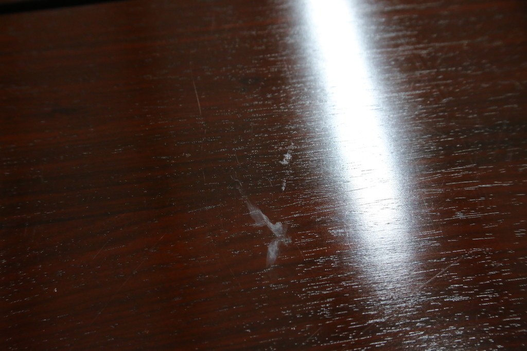 中古　超美品　国産　職人手作り　指物工芸家具　漆塗り　総紫檀(シタン)材　落ち着いた色味と丸みを帯びた脚が上品な座卓　定価約70万円　(R-082075)