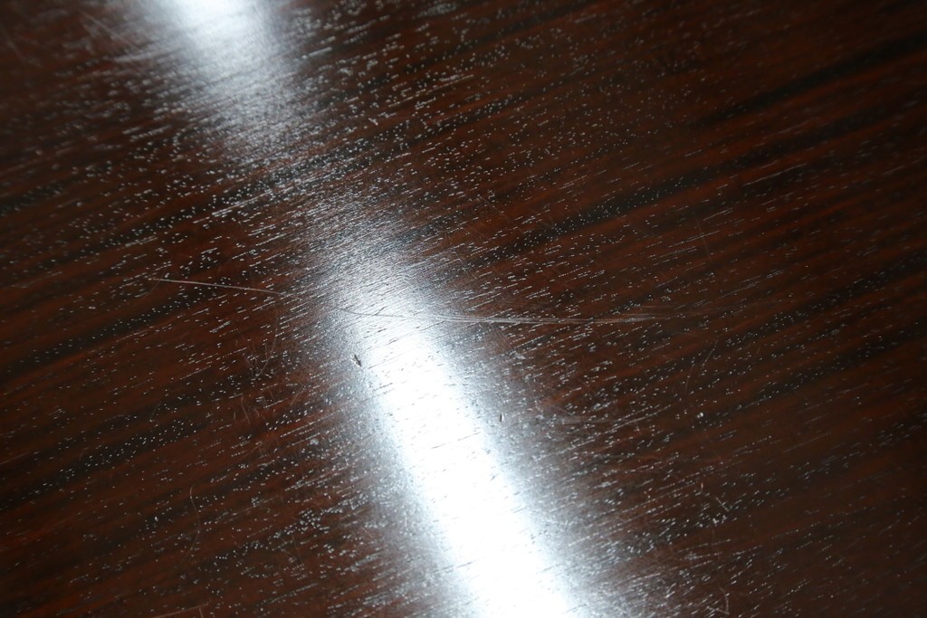 中古　超美品　国産　職人手作り　指物工芸家具　漆塗り　総紫檀(シタン)材　落ち着いた色味と丸みを帯びた脚が上品な座卓　定価約70万円　(R-082075)