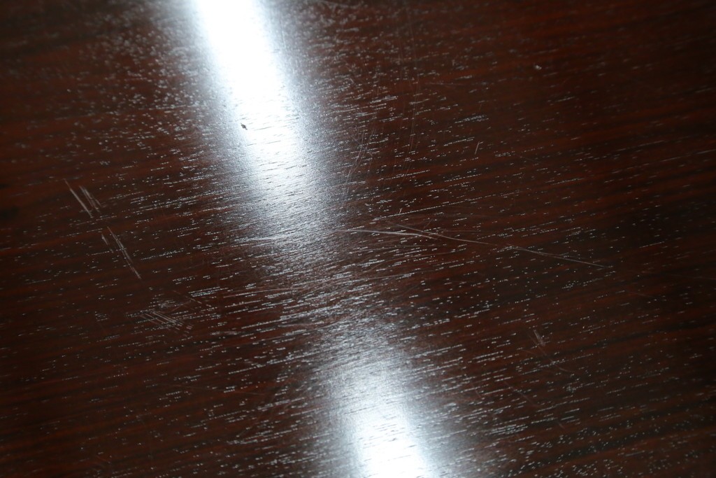 中古　超美品　国産　職人手作り　指物工芸家具　漆塗り　総紫檀(シタン)材　落ち着いた色味と丸みを帯びた脚が上品な座卓　定価約70万円　(R-082075)