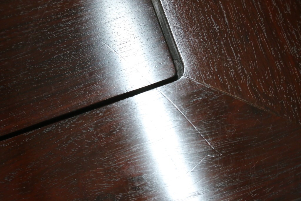 中古　超美品　国産　職人手作り　指物工芸家具　漆塗り　総紫檀(シタン)材　落ち着いた色味と丸みを帯びた脚が上品な座卓　定価約70万円　(R-082075)