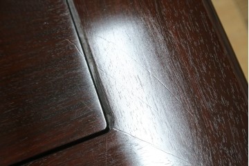 中古　超美品　国産　職人手作り　指物工芸家具　漆塗り　総紫檀(シタン)材　落ち着いた色味と丸みを帯びた脚が上品な座卓　定価約70万円　(R-082075)