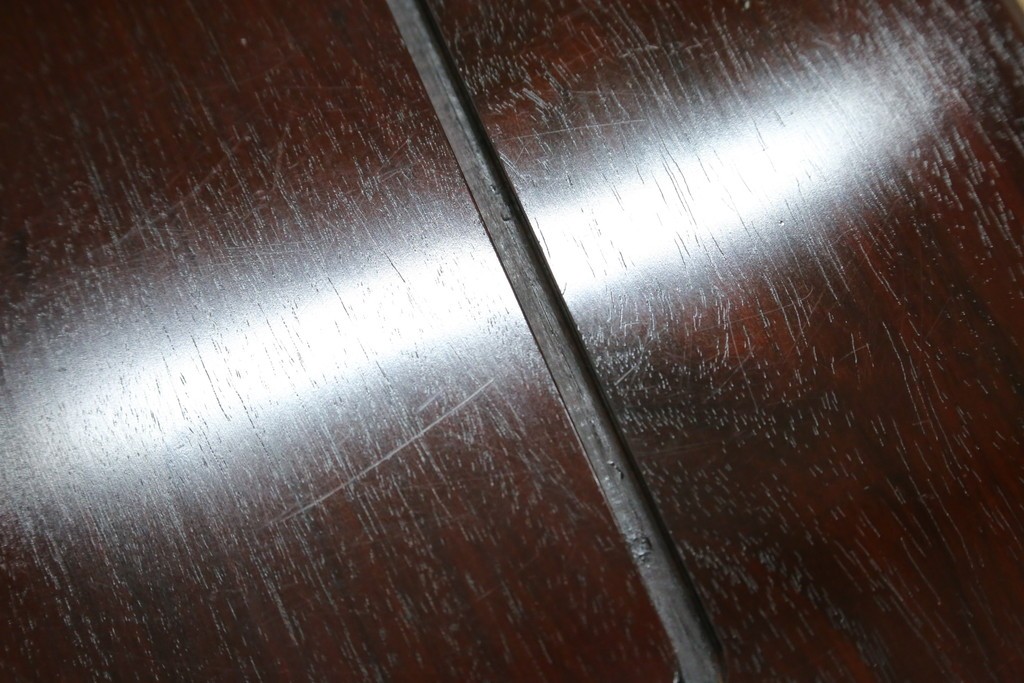 中古　超美品　国産　職人手作り　指物工芸家具　漆塗り　総紫檀(シタン)材　落ち着いた色味と丸みを帯びた脚が上品な座卓　定価約70万円　(R-082075)