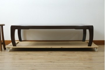 中古　超美品　国産　職人手作り　指物工芸家具　漆塗り　総紫檀(シタン)材　落ち着いた色味と丸みを帯びた脚が上品な座卓　定価約70万円　(R-082075)