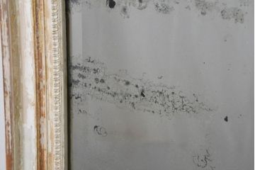 フランスアンティーク　シャビーな風合いがおしゃれな縦型フレンチミラー(姿見、ウォールミラー、壁掛け鏡)(R-082078)