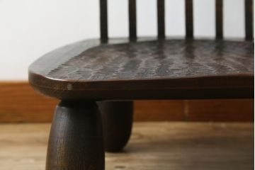 和製ビンテージ　職人手作り品　民芸家具　洗練されたデザインが魅力的な胡坐(あぐら)座椅子(座イス、座いす、ローチェア、板座チェア、ヴィンテージ)(R-082080)