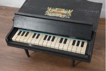ジャンク品　国産　希少品　昭和初期　MIKADO OKAYAMA(ミカドピアノ)　可愛らしいアンティークミニピアノ(オブジェ、ディスプレイ、おもちゃ、玩具)(R-082083)