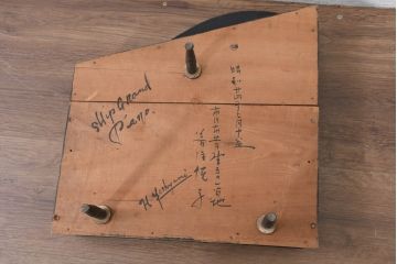 ジャンク品　国産　希少品　昭和初期　MIKADO OKAYAMA(ミカドピアノ)　可愛らしいアンティークミニピアノ(オブジェ、ディスプレイ、おもちゃ、玩具)(R-082083)