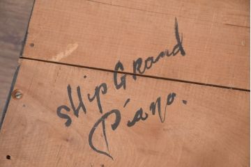ジャンク品　国産　希少品　昭和初期　MIKADO OKAYAMA(ミカドピアノ)　可愛らしいアンティークミニピアノ(オブジェ、ディスプレイ、おもちゃ、玩具)(R-082083)