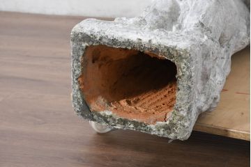 フランスアンティーク　微笑みをたたえる天使像(陶器像)　(R-082097)