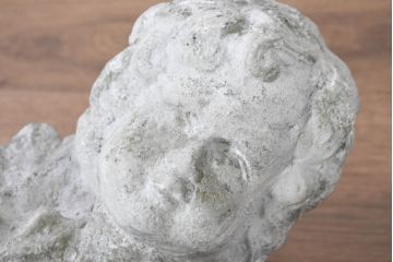 フランスアンティーク　微笑みをたたえる天使像(陶器像)　(R-082097)