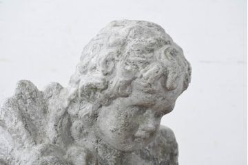 フランスアンティーク　微笑みをたたえる天使像(陶器像)　(R-082097)