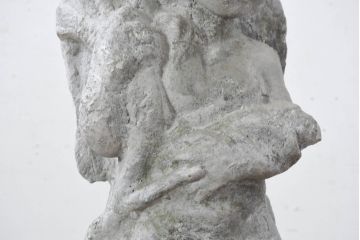 フランスアンティーク　微笑みをたたえる天使像(陶器像)　(R-082097)